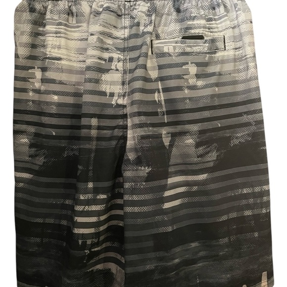 Under Armour Striped Athletic Shorts Large - Picture 4 of 5